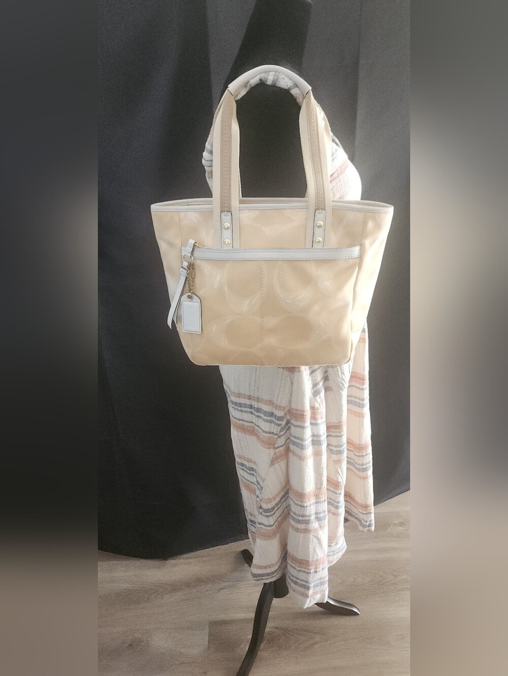 Coach Hampton Signature Jacquard Tote in Khaki - Picture 4 of 16